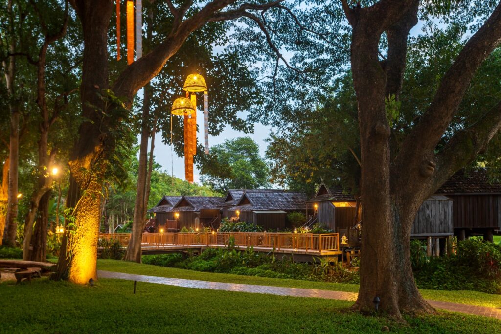 เสพศิลป์ ถิ่นล้านนา: ปล่อยเวลาให้เดินช้าลงที่ลำปาง ชมสถาปัตยกรรมรางวัลโลก และพักผ่อนกลางป่าใหญ่ที่ Lampang River Lodge เสพศิลป์ ถิ่นล้านนา: ปล่อยเวลาให้เดินช้าลงที่ลำปาง ชมสถาปัตยกรรมรางวัลโลก และพักผ่อนกลางป่าใหญ่ที่ Lampang River Lodge