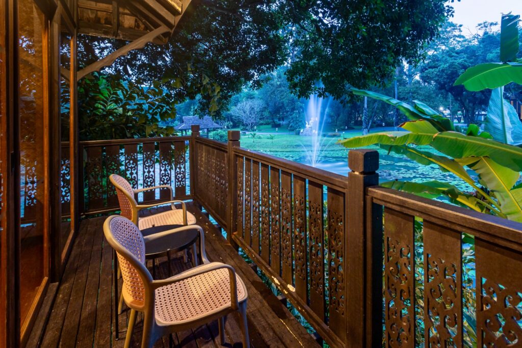 เสพศิลป์ ถิ่นล้านนา: ปล่อยเวลาให้เดินช้าลงที่ลำปาง ชมสถาปัตยกรรมรางวัลโลก และพักผ่อนกลางป่าใหญ่ที่ Lampang River Lodge เสพศิลป์ ถิ่นล้านนา: ปล่อยเวลาให้เดินช้าลงที่ลำปาง ชมสถาปัตยกรรมรางวัลโลก และพักผ่อนกลางป่าใหญ่ที่ Lampang River Lodge