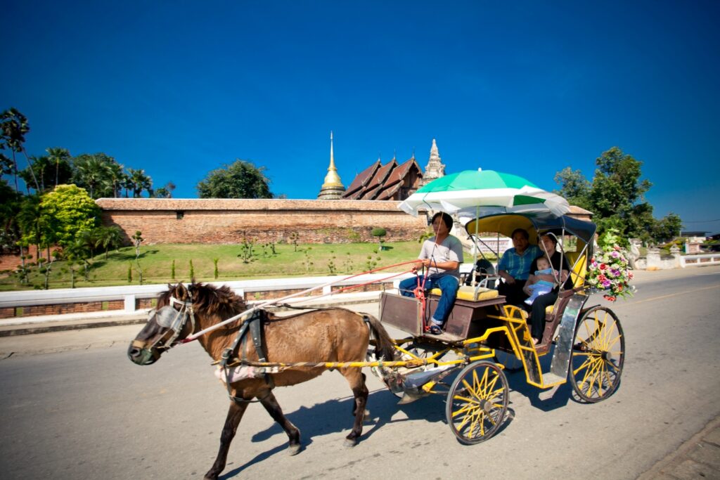 เที่ยวลำปางหน้าฝน ดื่มด่ำธรรมชาติ วัดเก่า และรีสอร์ทริมน้ำ