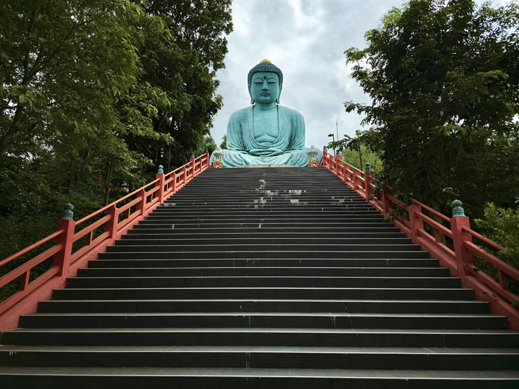 3 วัดดังลำปางที่ต้องไปให้ครบ! เส้นทางศรัทธาและวัฒนธรรมล้านนาที่คุณไม่ควรพลาด