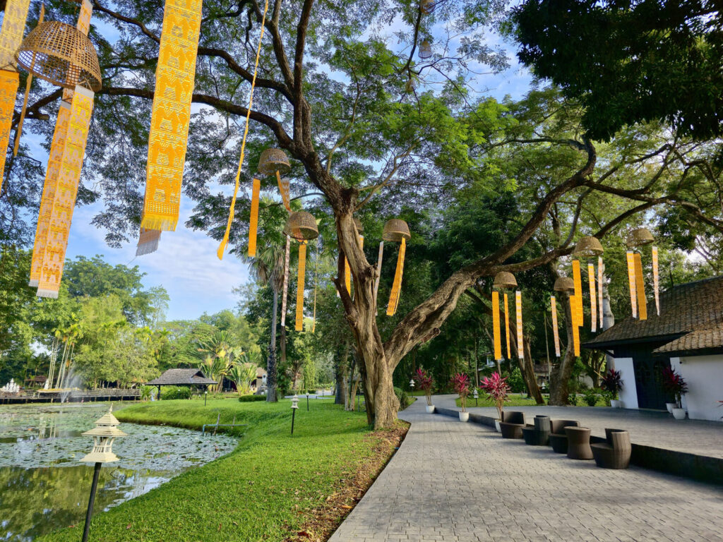 เสพศิลป์ ถิ่นล้านนา: ปล่อยเวลาให้เดินช้าลงที่ลำปาง ชมสถาปัตยกรรมรางวัลโลก และพักผ่อนกลางป่าใหญ่ที่ Lampang River Lodge เสพศิลป์ ถิ่นล้านนา: ปล่อยเวลาให้เดินช้าลงที่ลำปาง ชมสถาปัตยกรรมรางวัลโลก และพักผ่อนกลางป่าใหญ่ที่ Lampang River Lodge